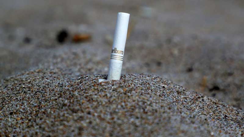 ته سیگار و آلودگی خاک
